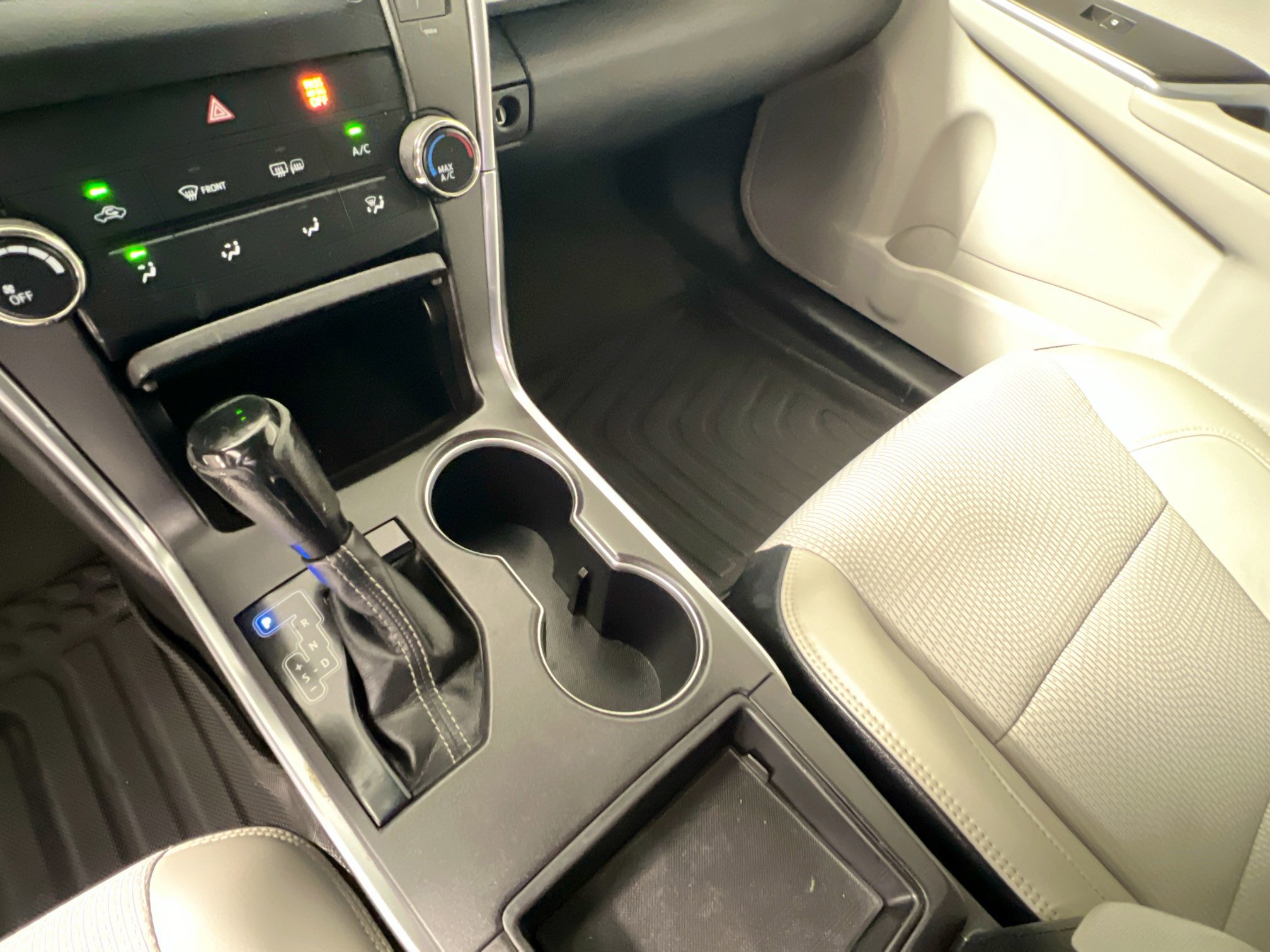 Used 2016 Toyota Camry SE image 23