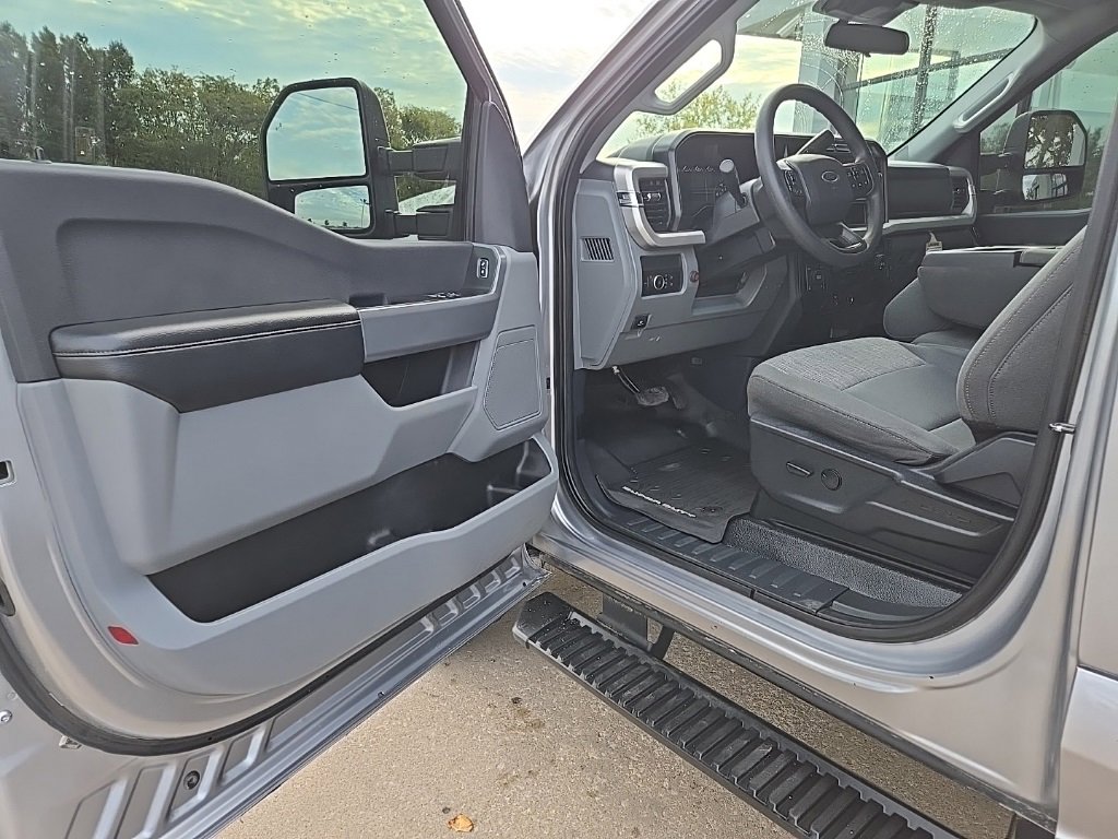 Used 2024 Ford F350 XLT w/ 360-Degree Camera Package image 39