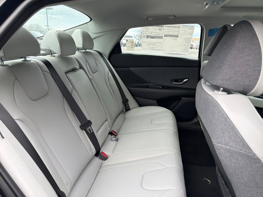 New 2025 Hyundai Elantra Limited image 33
