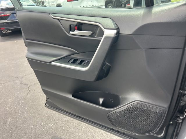 Used 2023 Toyota RAV4 XLE AWD/4WD image 28