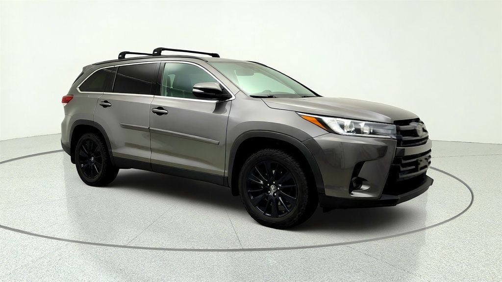 Used 2019 Toyota Highlander SE AWD/4WD image 3