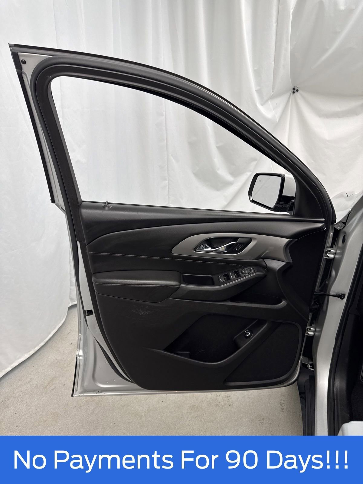 Used 2018 Chevrolet Traverse LT image 11