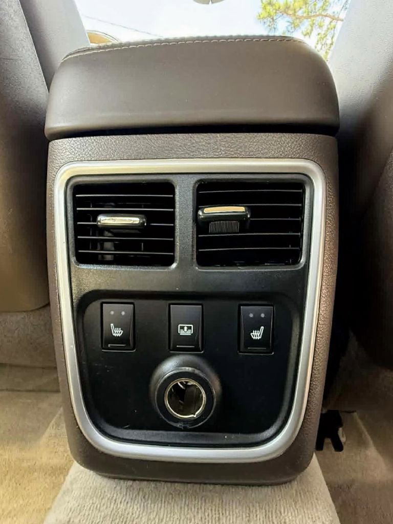 Used 2012 Chrysler 300 C Luxury Series image 20