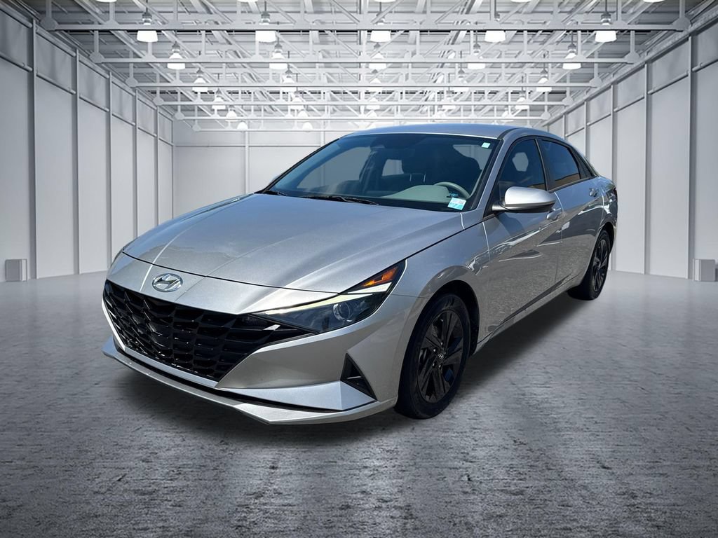 Used 2022 Hyundai Elantra SEL FWD image 3