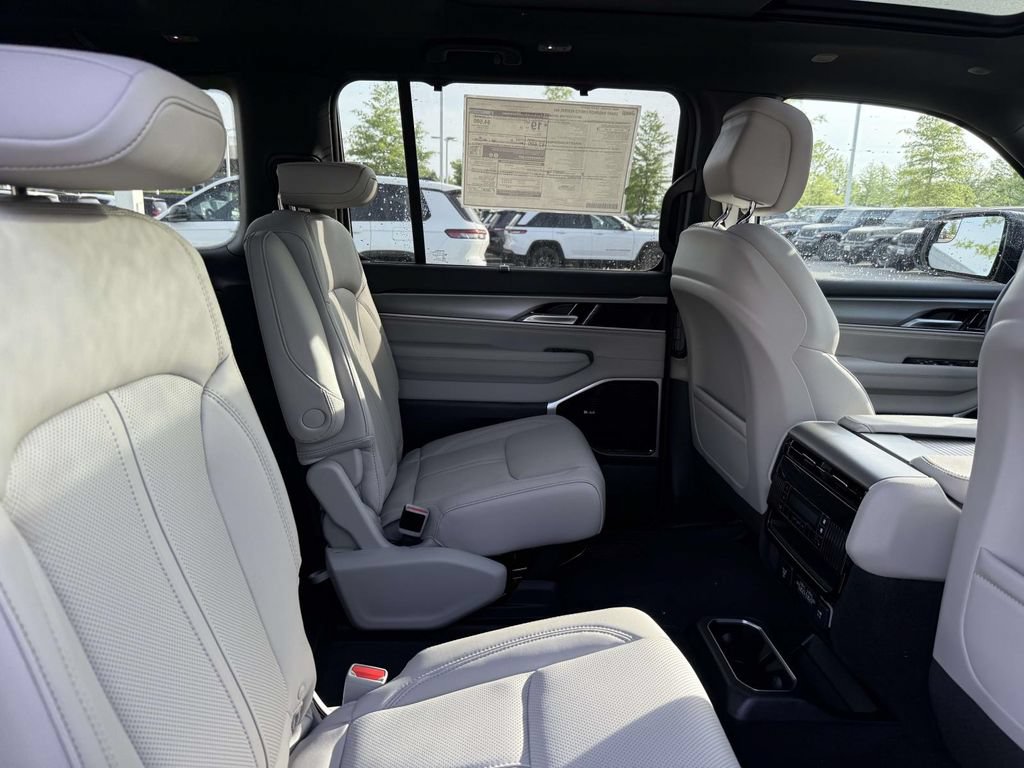 New 2026 Jeep Grand Wagoneer Limited AWD/4WD image 16