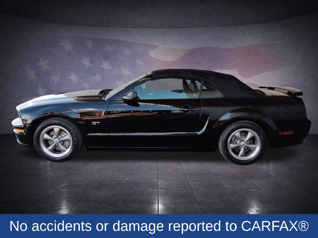 Used 2005 Ford Mustang GT RWD image 2