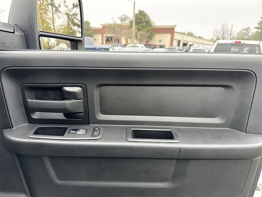 Used 2024 RAM 3500 Tradesman w/ Chrome Appearance Group image 25