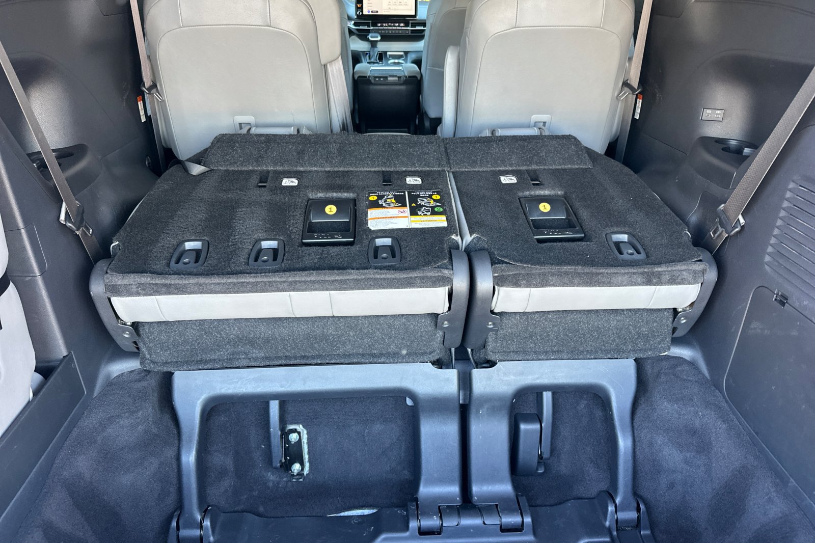 Certified 2025 Toyota Sienna XLE FWD image 18