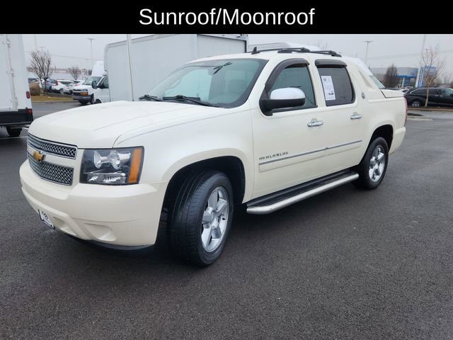 Used 2013 Chevrolet Avalanche LTZ image 3