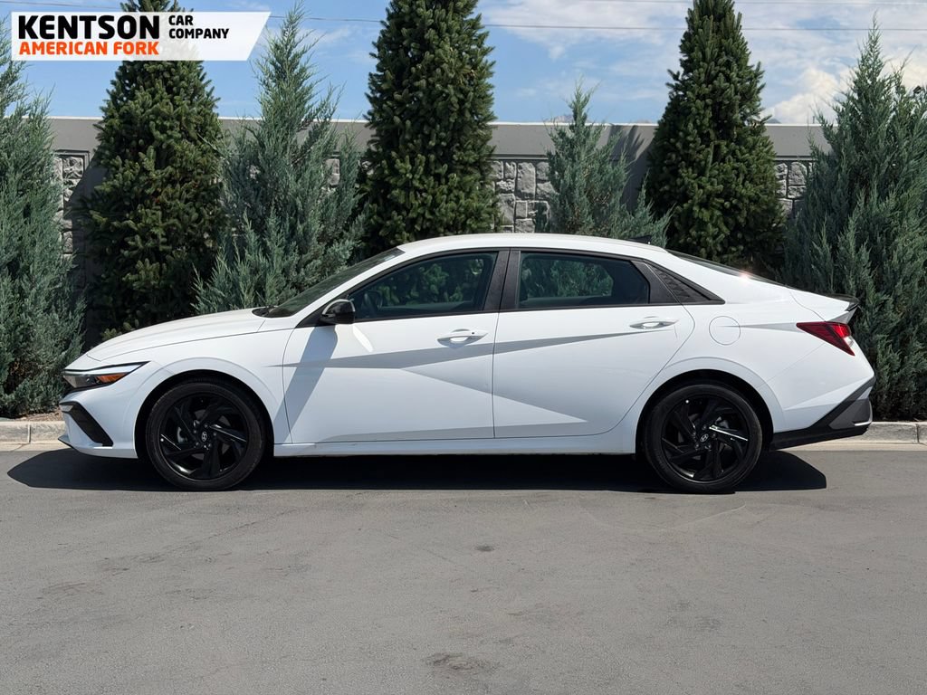 Used 2026 Hyundai Elantra Sport FWD image 4