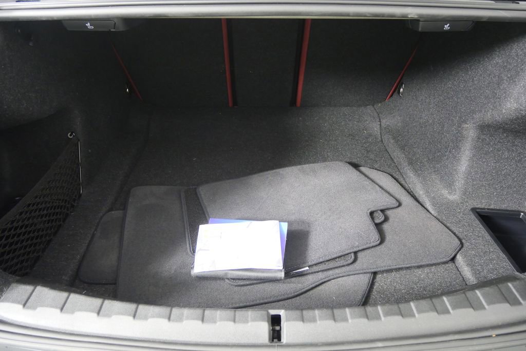 Certified 2025 BMW 330i Sedan image 17