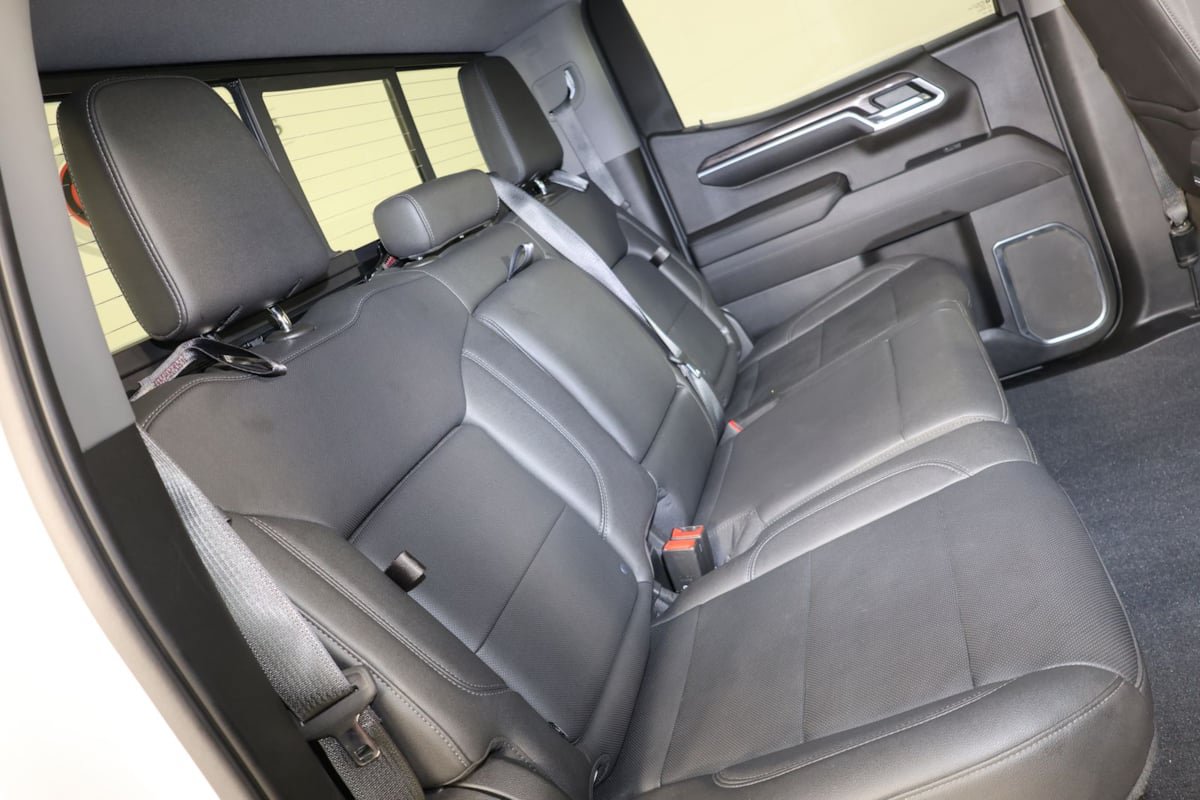 Used 2022 Chevrolet Silverado 1500 LTZ w/ LTZ Convenience Package II AWD/4WD image 31