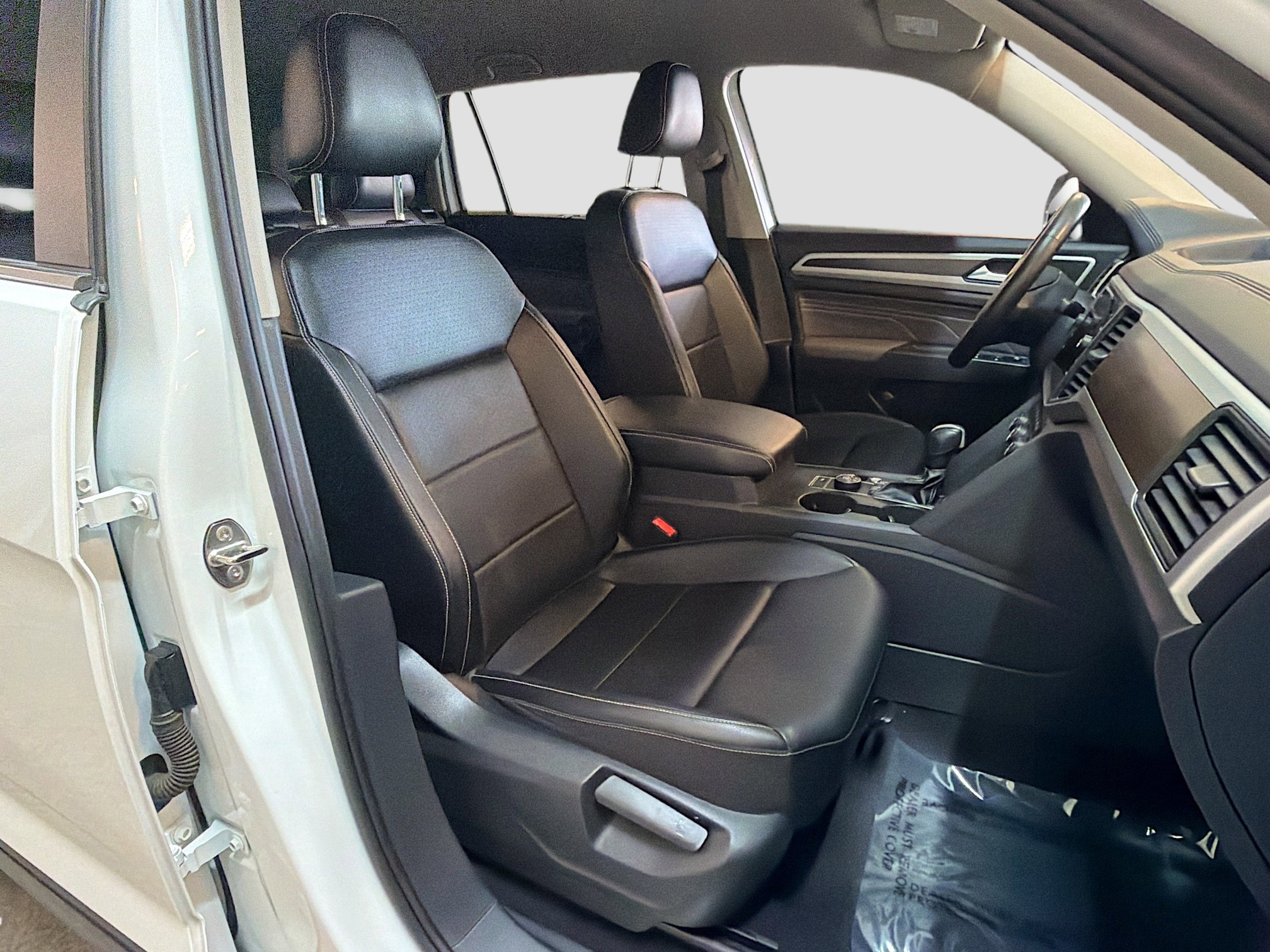 Used 2021 Volkswagen Atlas SE image 33