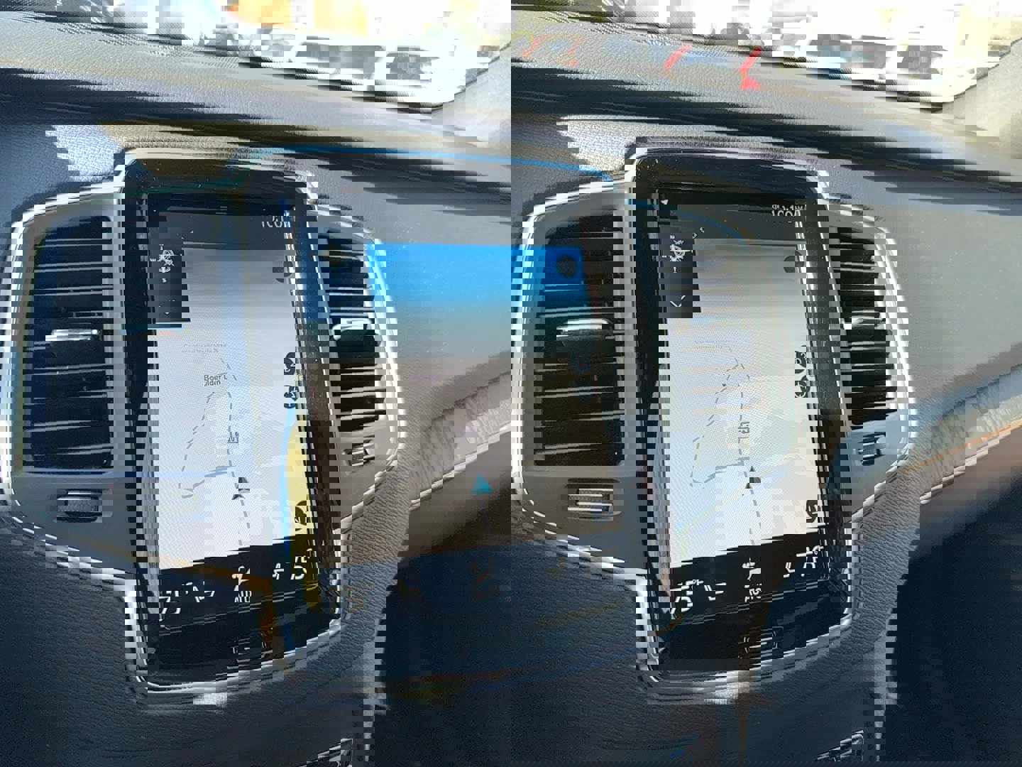 Used 2020 Volvo XC90 T6 Momentum w/ Advanced Package image 20