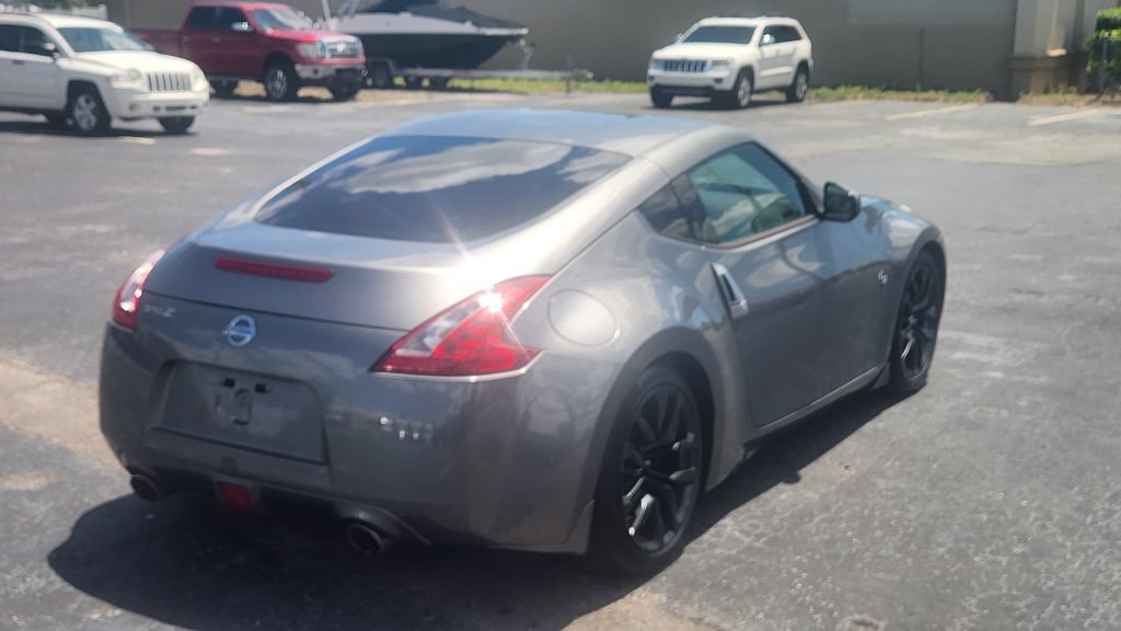 Used 2016 Nissan 370Z Coupe RWD image 6