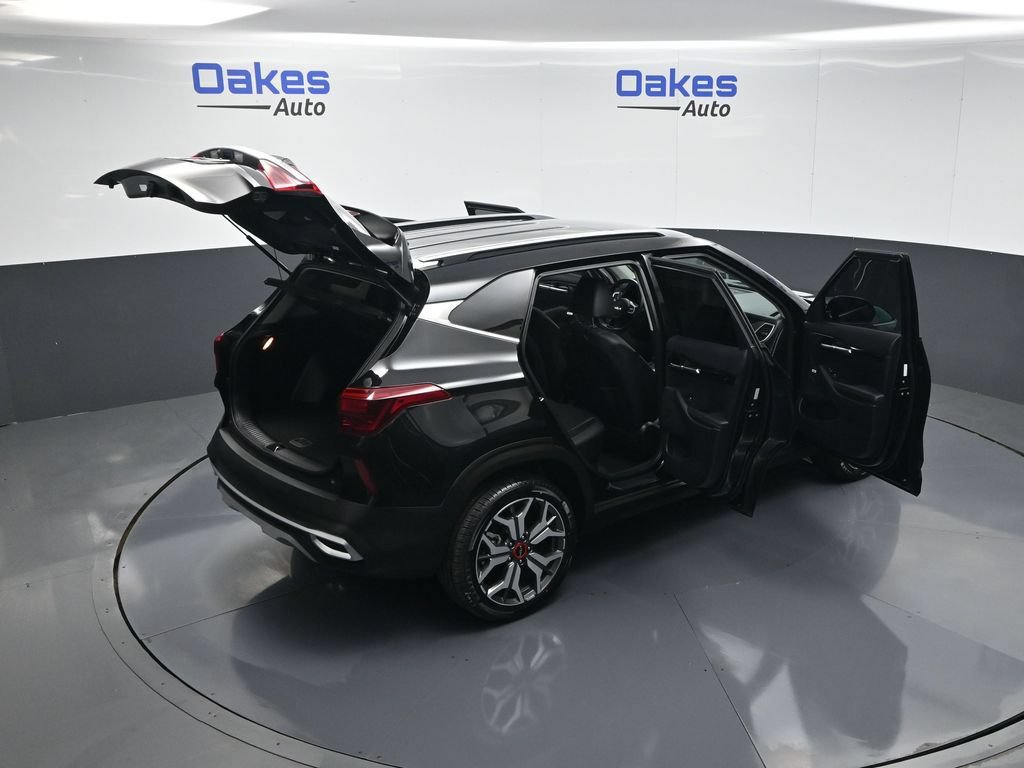 Certified 2022 Kia Seltos SX w/ Sunroof Package AWD/4WD image 61