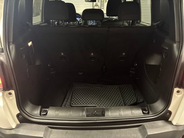Used 2023 Jeep Renegade Altitude AWD/4WD image 24
