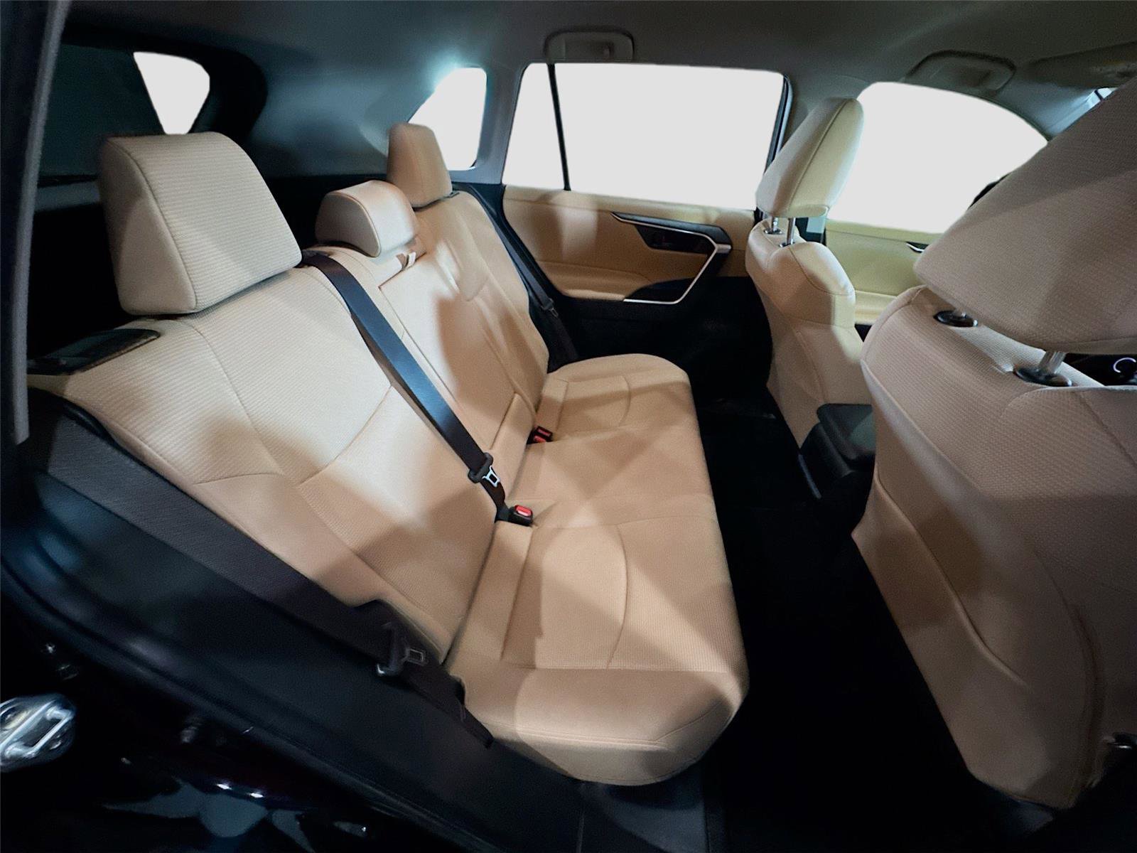 Used 2019 Toyota RAV4 LE image 18
