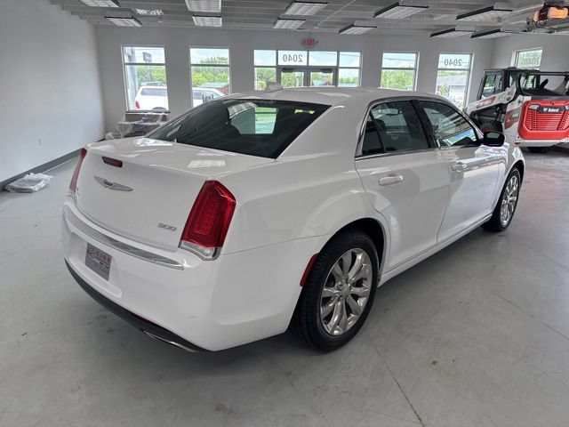 Used 2023 Chrysler 300 Touring AWD/4WD image 15