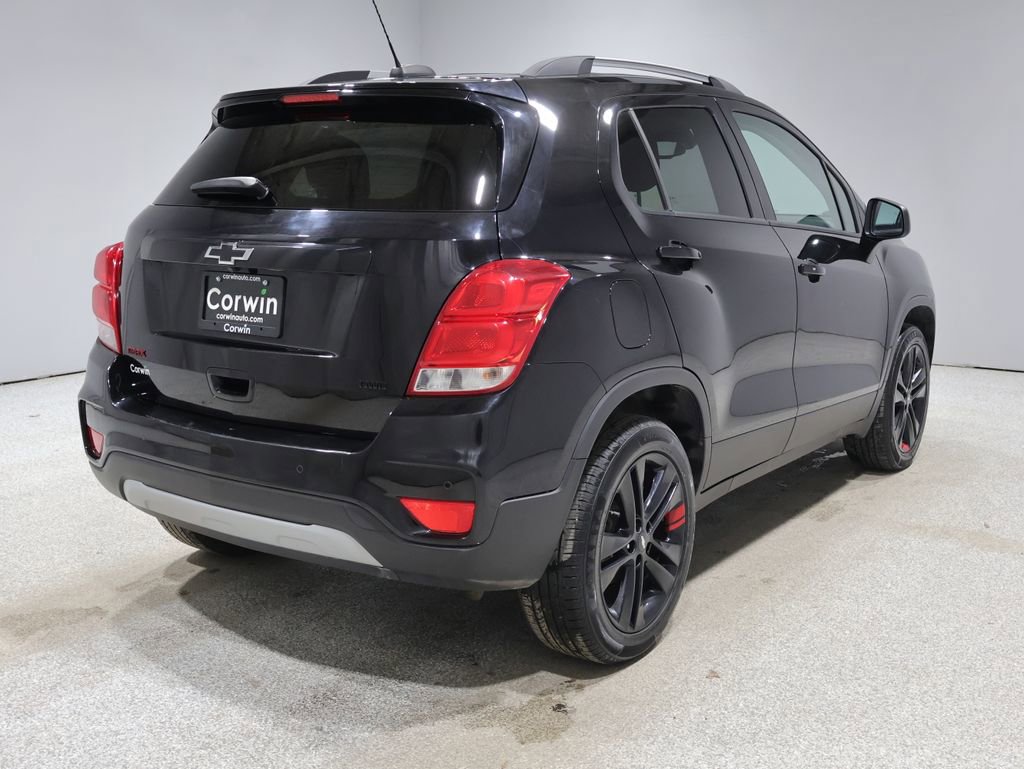 Used 2021 Chevrolet Trax LT w/ Redline Edition AWD/4WD image 2