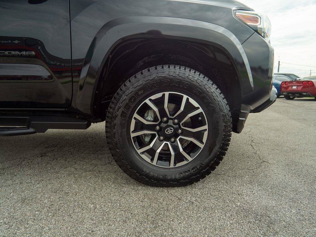 Used 2020 Toyota Tacoma TRD Sport RWD image 11