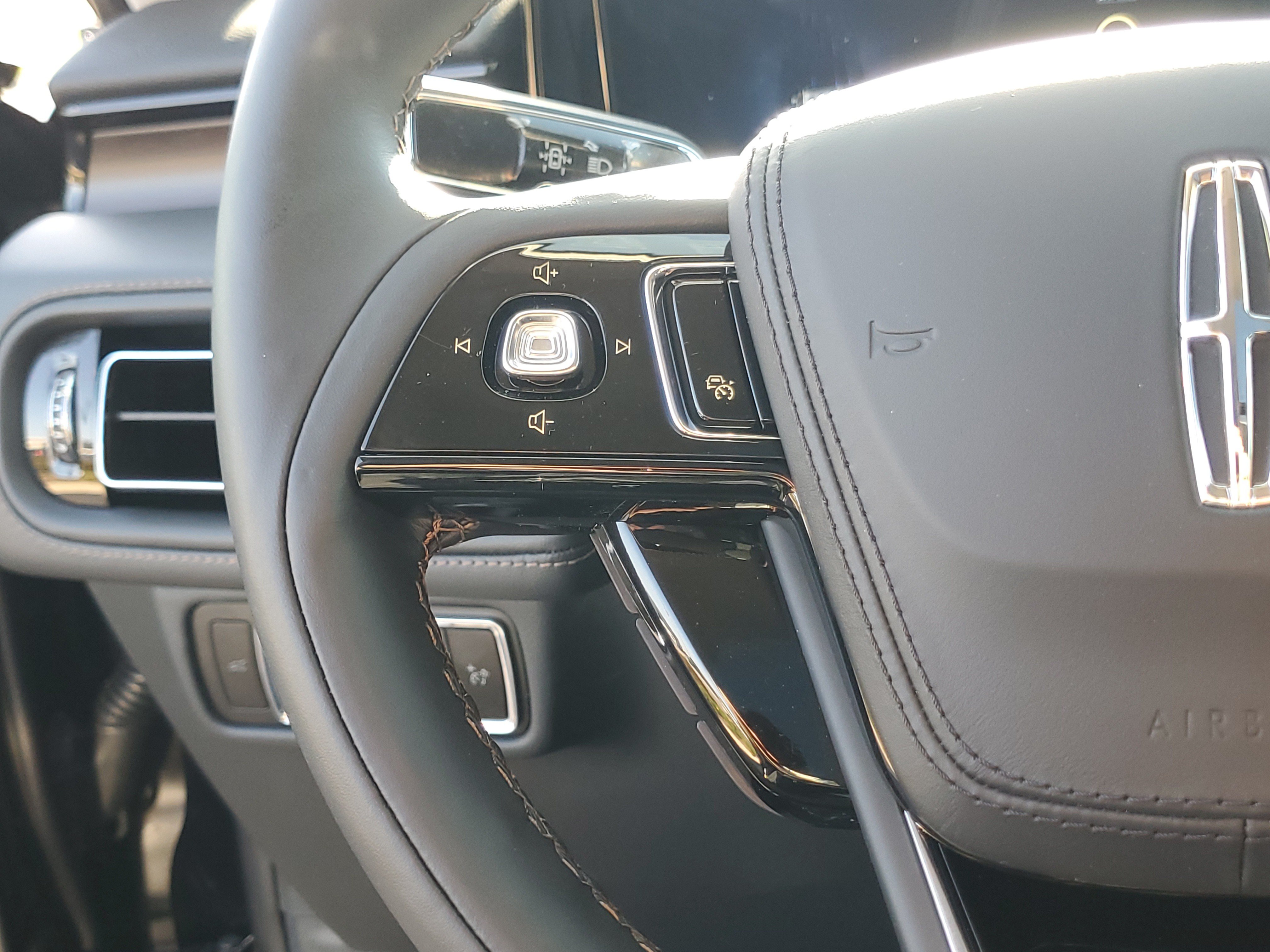 New 2027 Lincoln Aviator Reserve w/ Jet Appearance Package AWD/4WD image 16