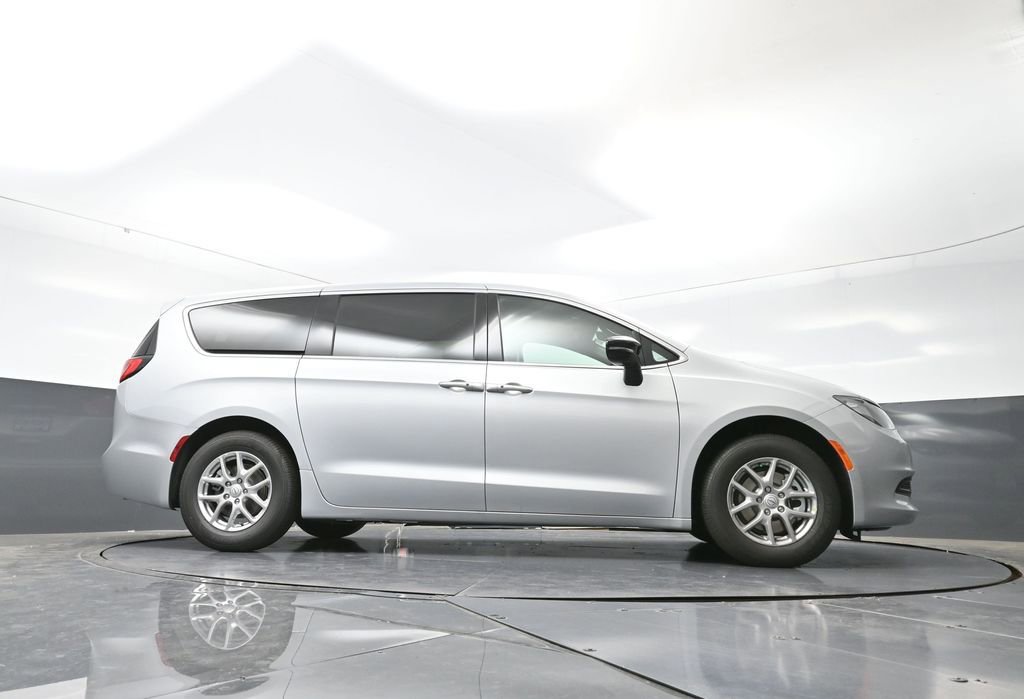 New 2026 Chrysler Voyager LX image 38