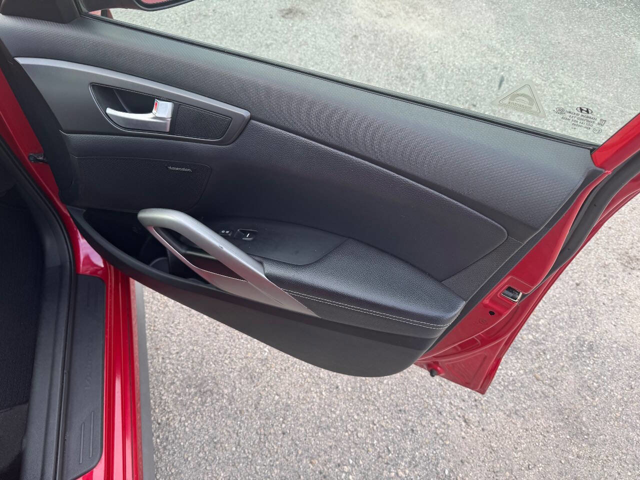 Used 2015 Hyundai Veloster Turbo image 12