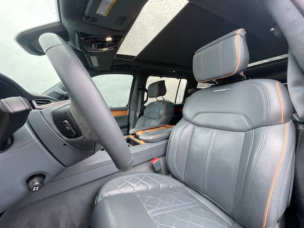 Used 2022 Jeep Grand Wagoneer Series II w/ Convenience Group III AWD/4WD image 19