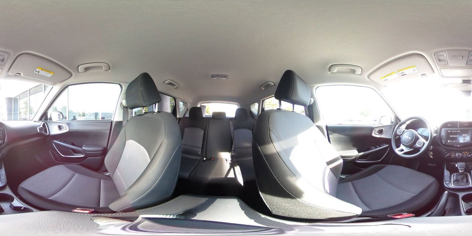 Used 2025 Kia Soul LX w/ LX Technology Package FWD image 49