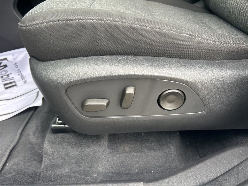 Used 2025 GMC Acadia Elevation image 16