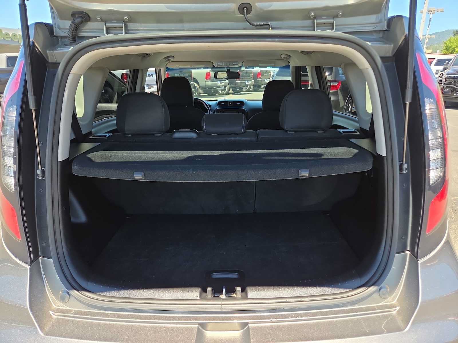 Used 2017 Kia Soul + FWD image 27
