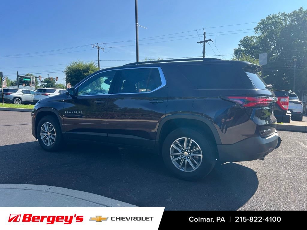 Used 2023 Chevrolet Traverse LT FWD image 4