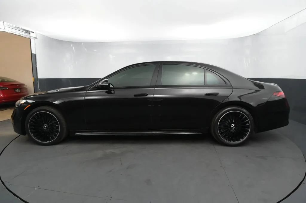 Used 2022 Mercedes-Benz S 580 4MATIC Sedan image 2