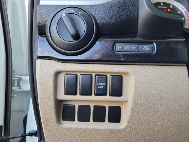 Used 2017 Nissan Titan SV image 19