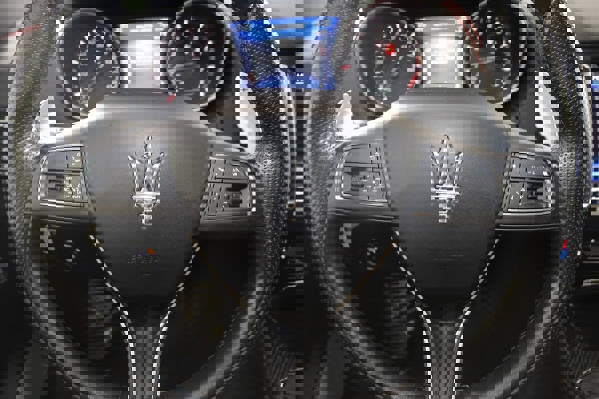 Used 2018 Maserati Levante GranSport image 45