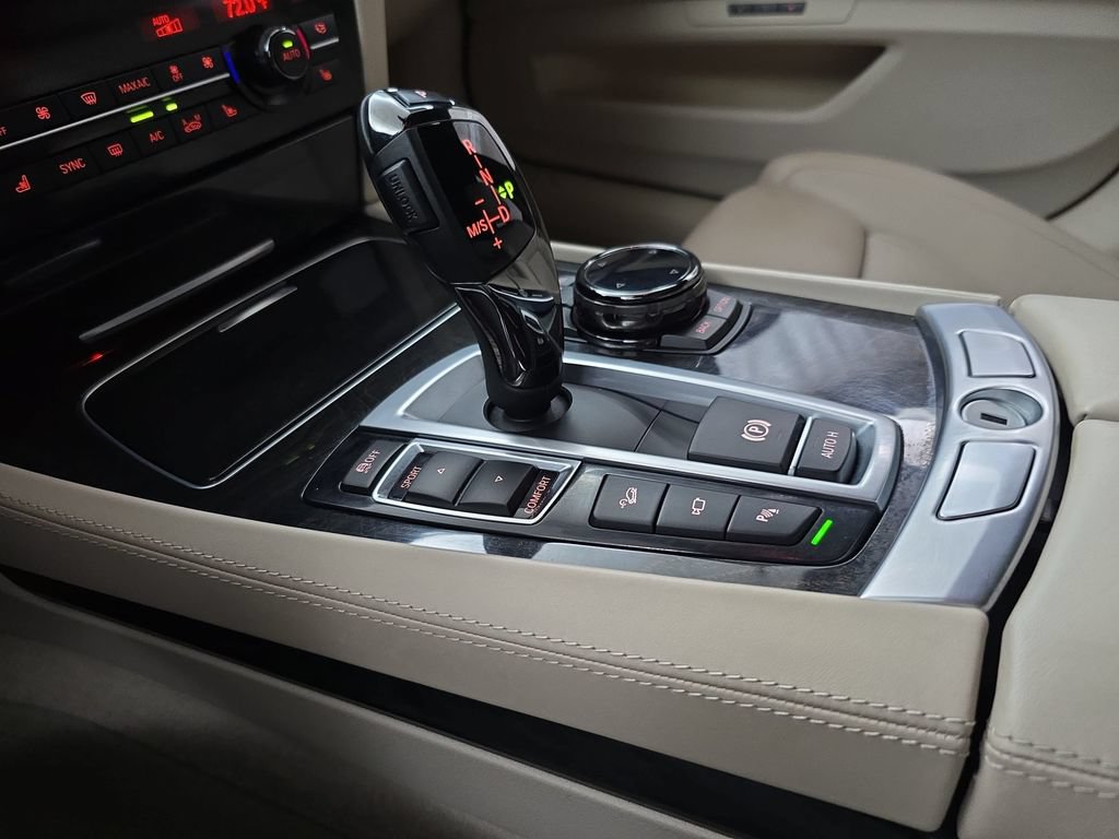 Used 2014 BMW 750Li xDrive AWD/4WD image 26