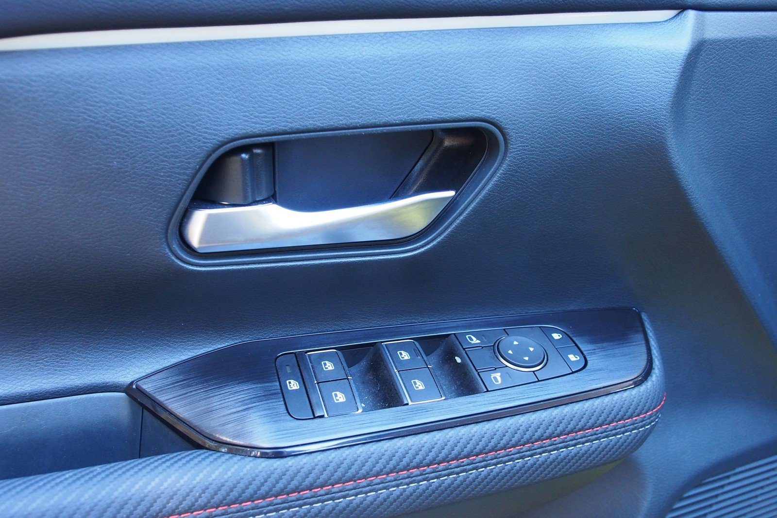Used 2025 Nissan Kicks SR image 19