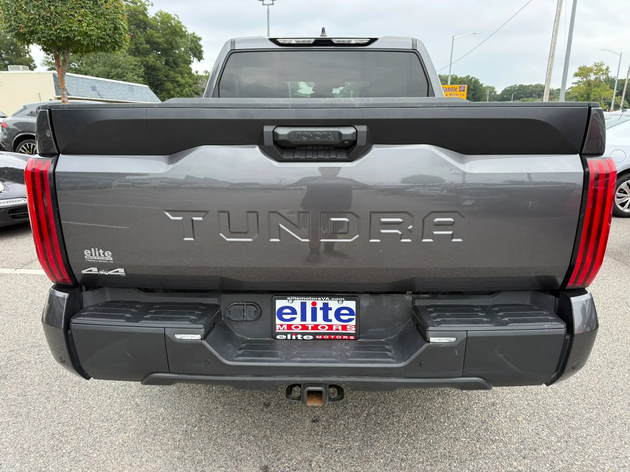 Used 2025 Toyota Tundra SR5 w/ SR5 Convenience Package AWD/4WD image 6