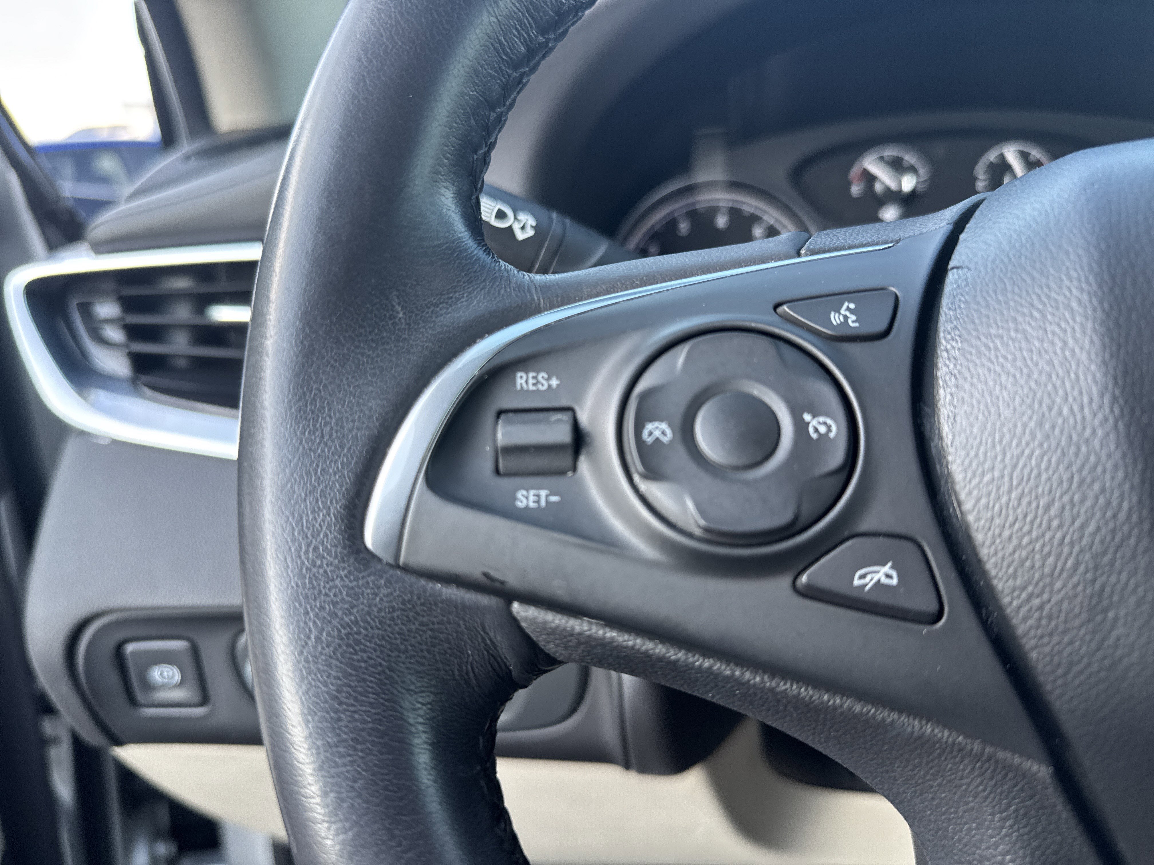 Used 2020 Buick Enclave Essence w/ Sound and Sites Package image 19