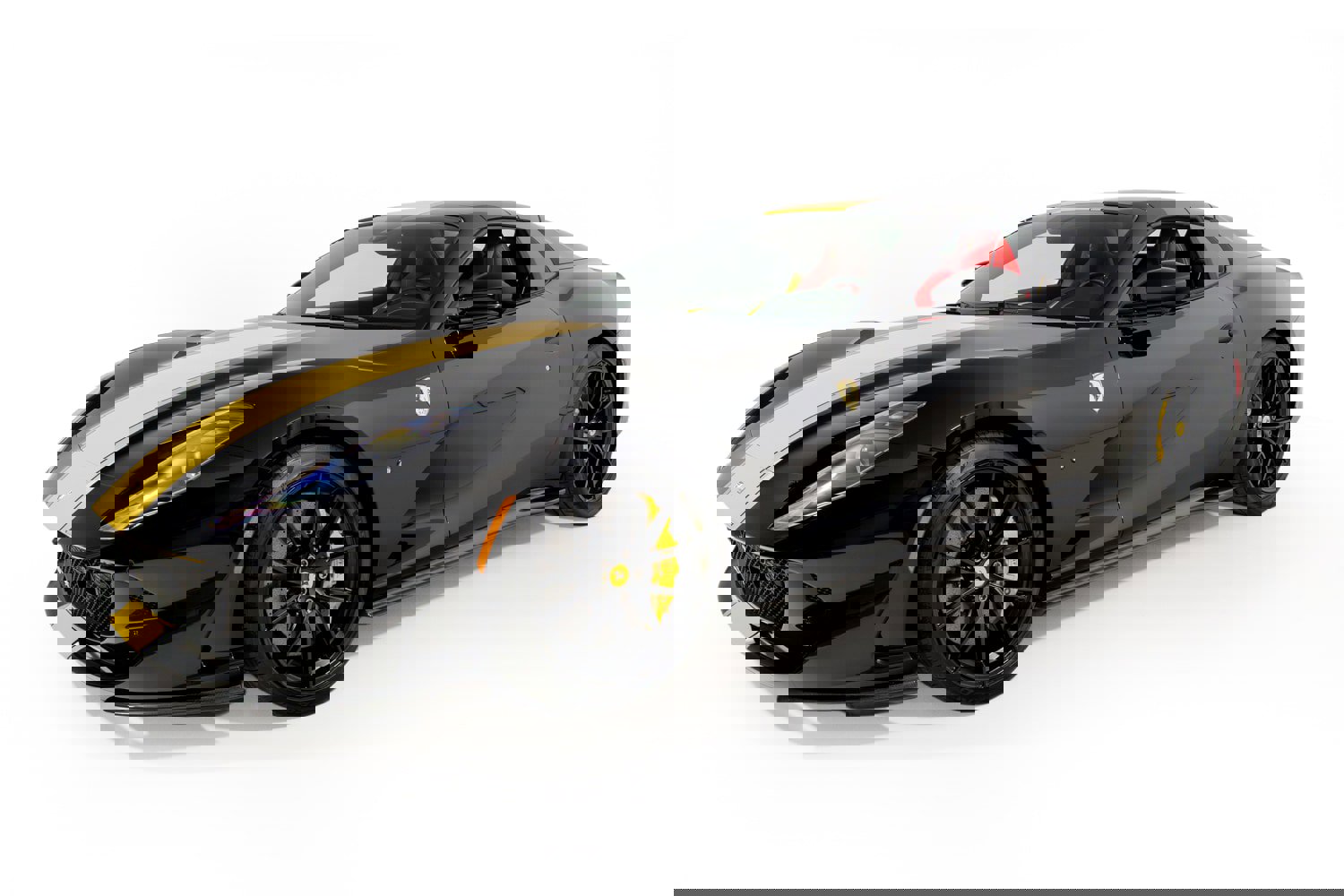 Used 2021 Ferrari 812 GTS image 2