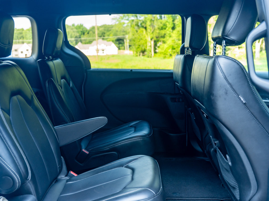 Used 2025 Chrysler Pacifica Select FWD image 18