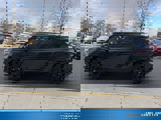 Used 2024 Toyota Highlander XLE image 4