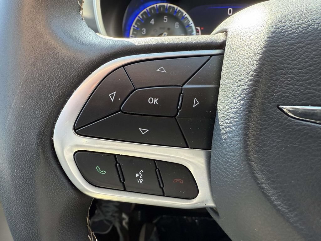 Used 2024 Chrysler Pacifica Touring-L FWD image 24