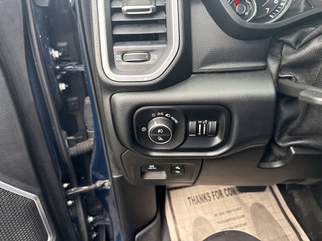 Used 2019 RAM 1500 Laramie AWD/4WD image 15