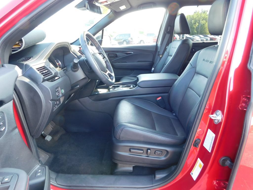 Used 2025 Honda Passport Black Edition image 13