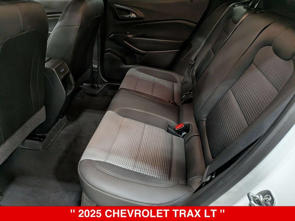 Used 2025 Chevrolet Trax LT w/ Driver Confidence Package FWD image 28