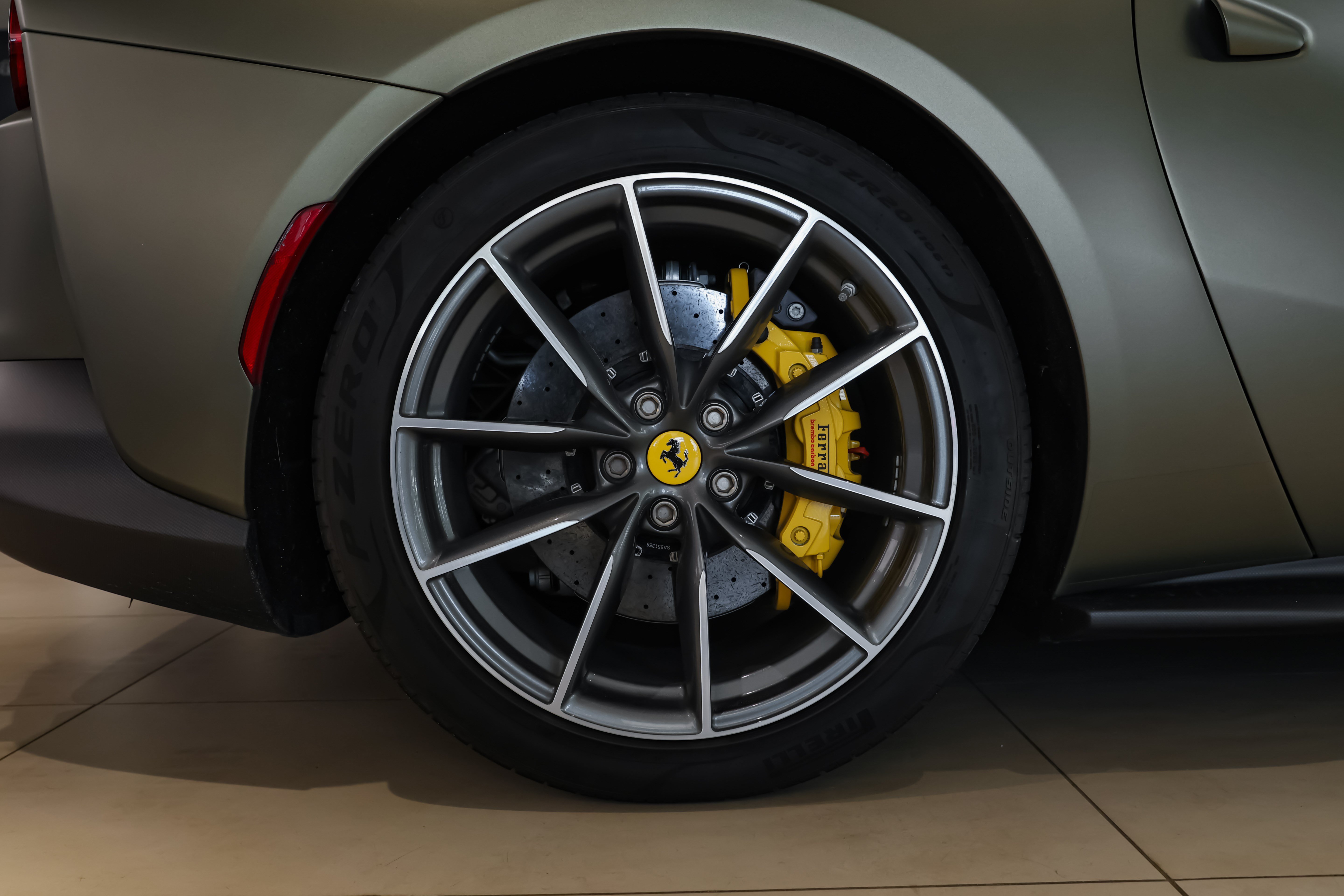 Used 2021 Ferrari 812 GTS RWD image 31