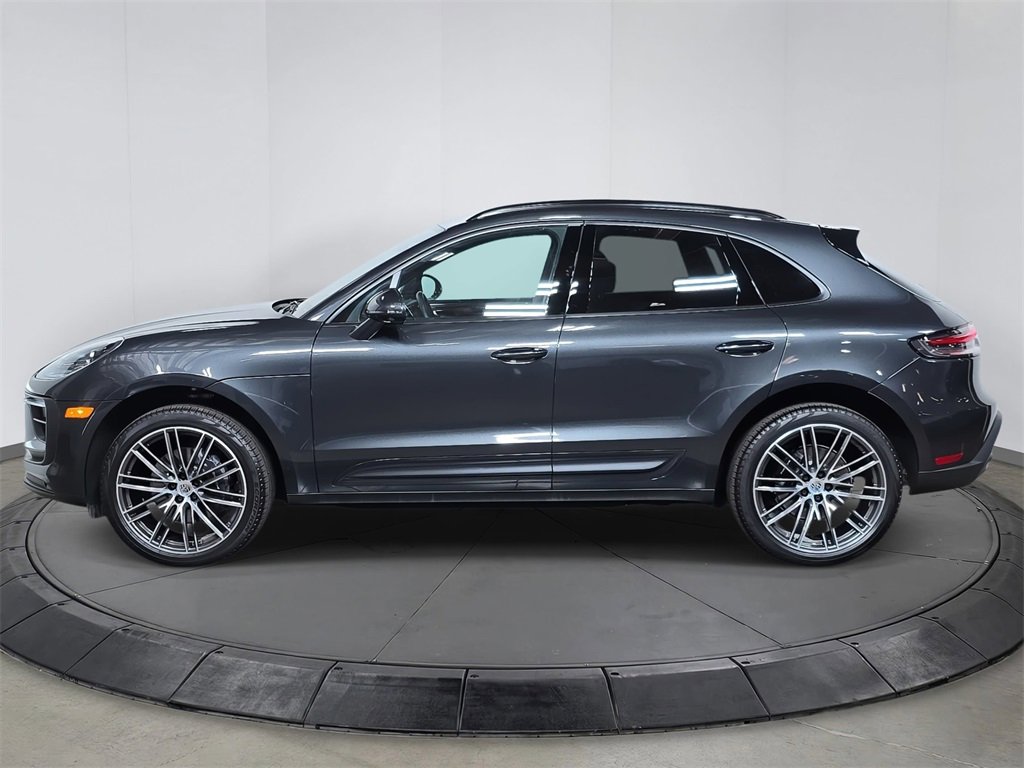 Used 2025 Porsche Macan image 2