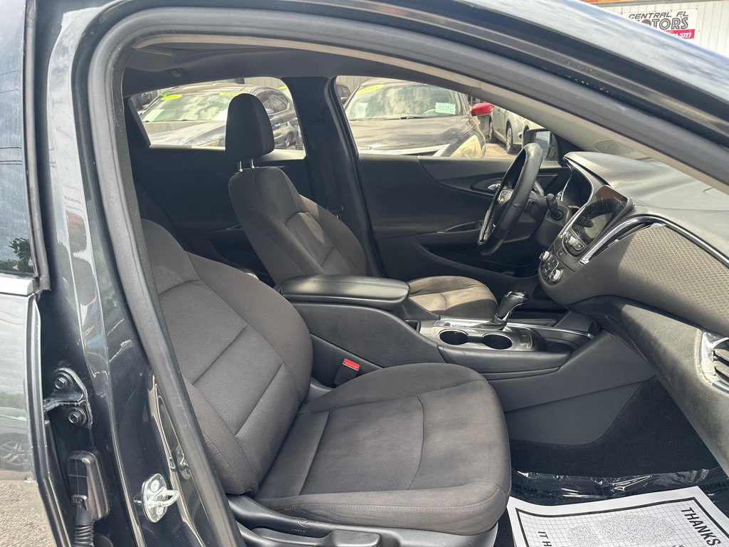 Used 2018 Chevrolet Malibu LT FWD image 13